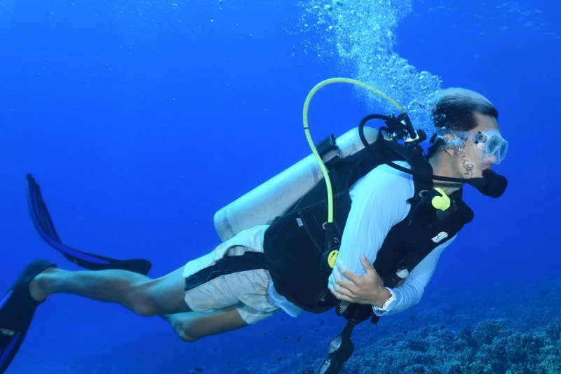 Diver underwater with a Spare Air unit secured in a holster.