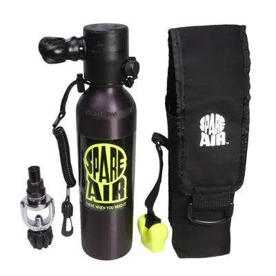 Spare Air 600 cylinder with regulator, black holster, safety leash, mouthpiece cover, and refill adapter.
